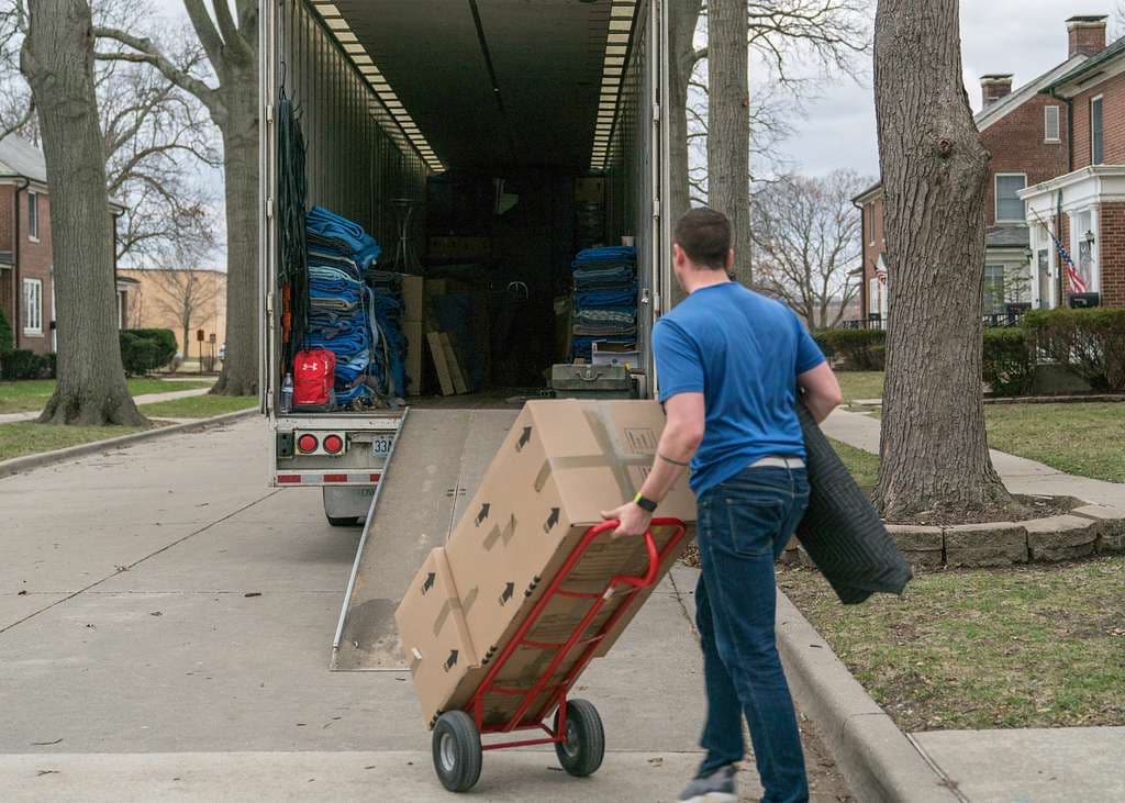 DIY Moving vs. Professional Movers: Pros and Cons